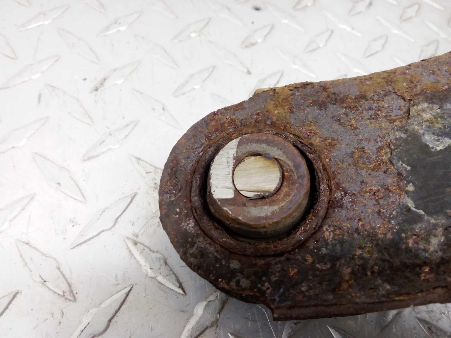 Рычаг задний нижний левый