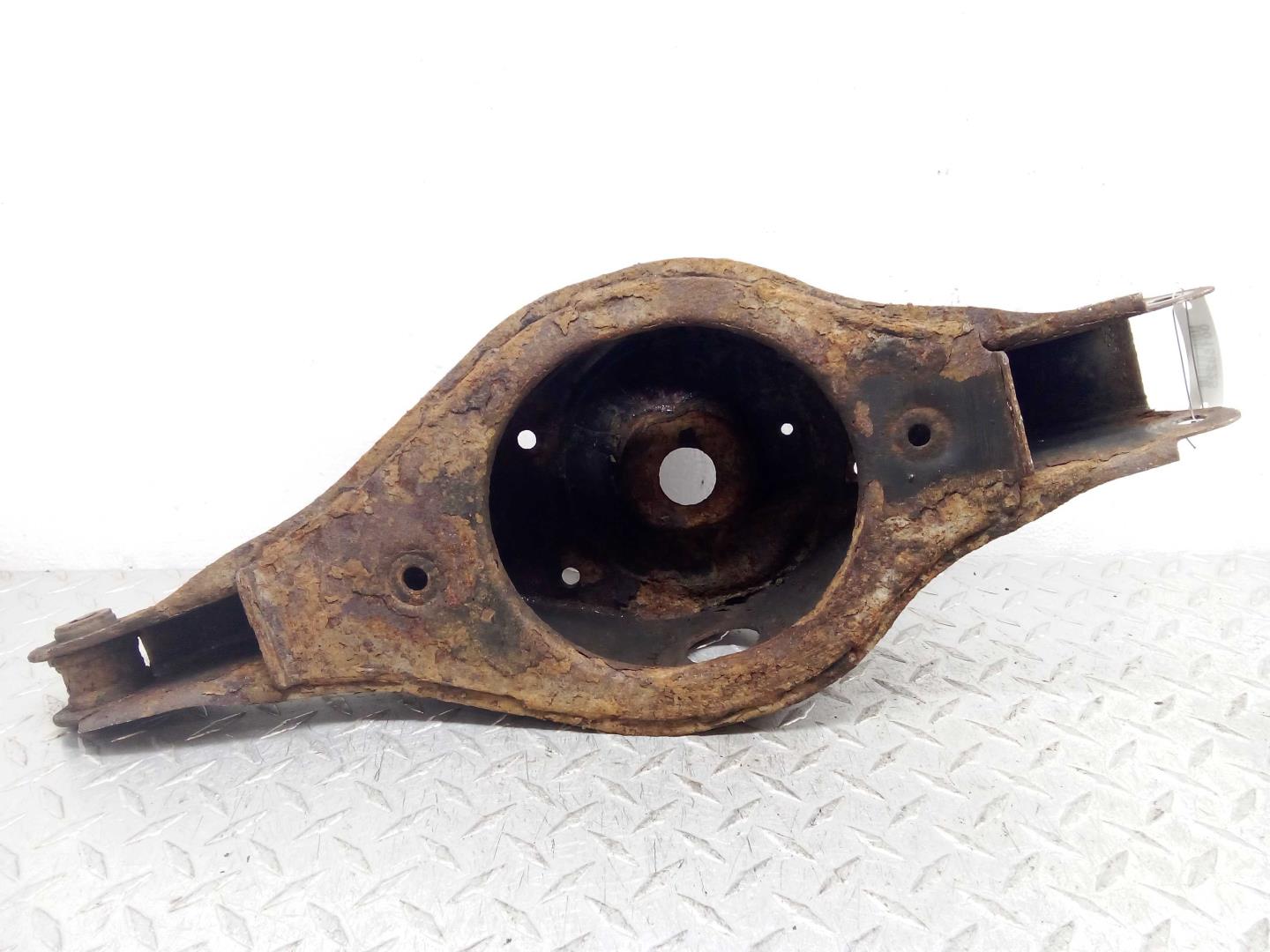 Рычаг задний нижний левый