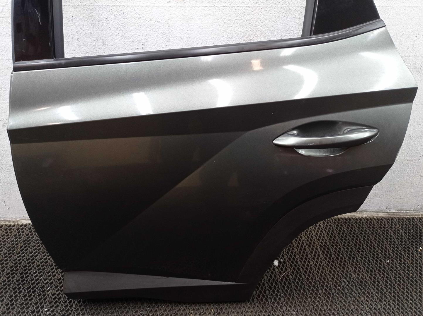 Стекло двери задней левой