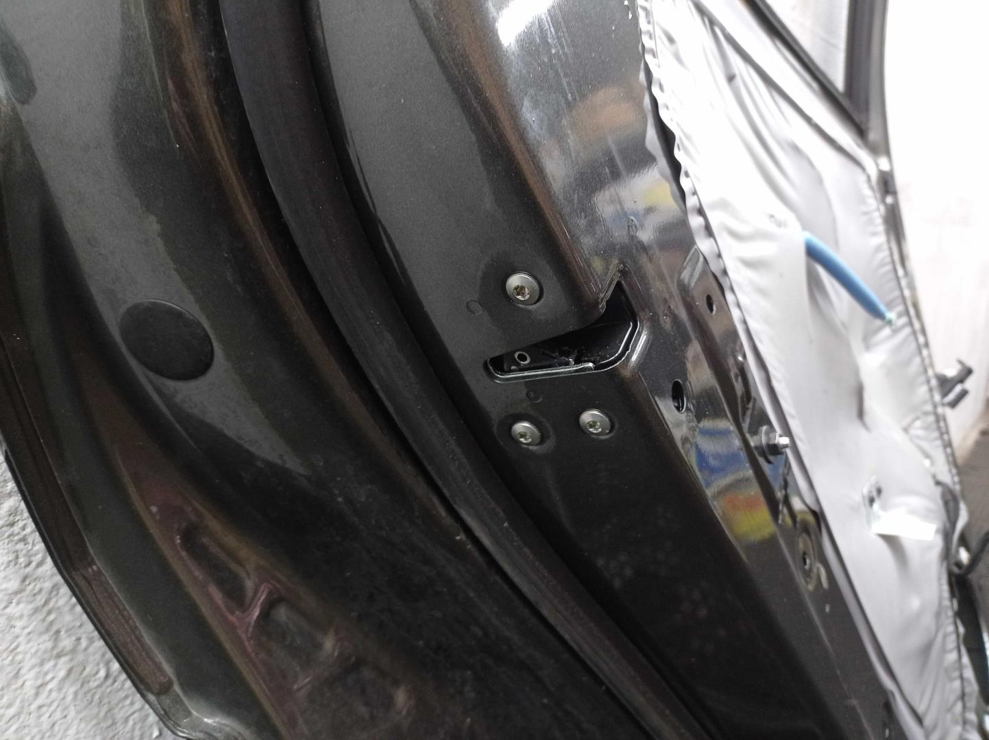 Стекло двери задней левой