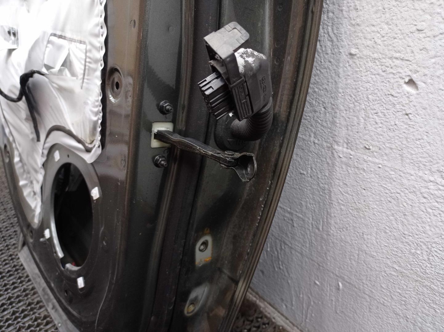 Стеклоподъемник электр. задний левый