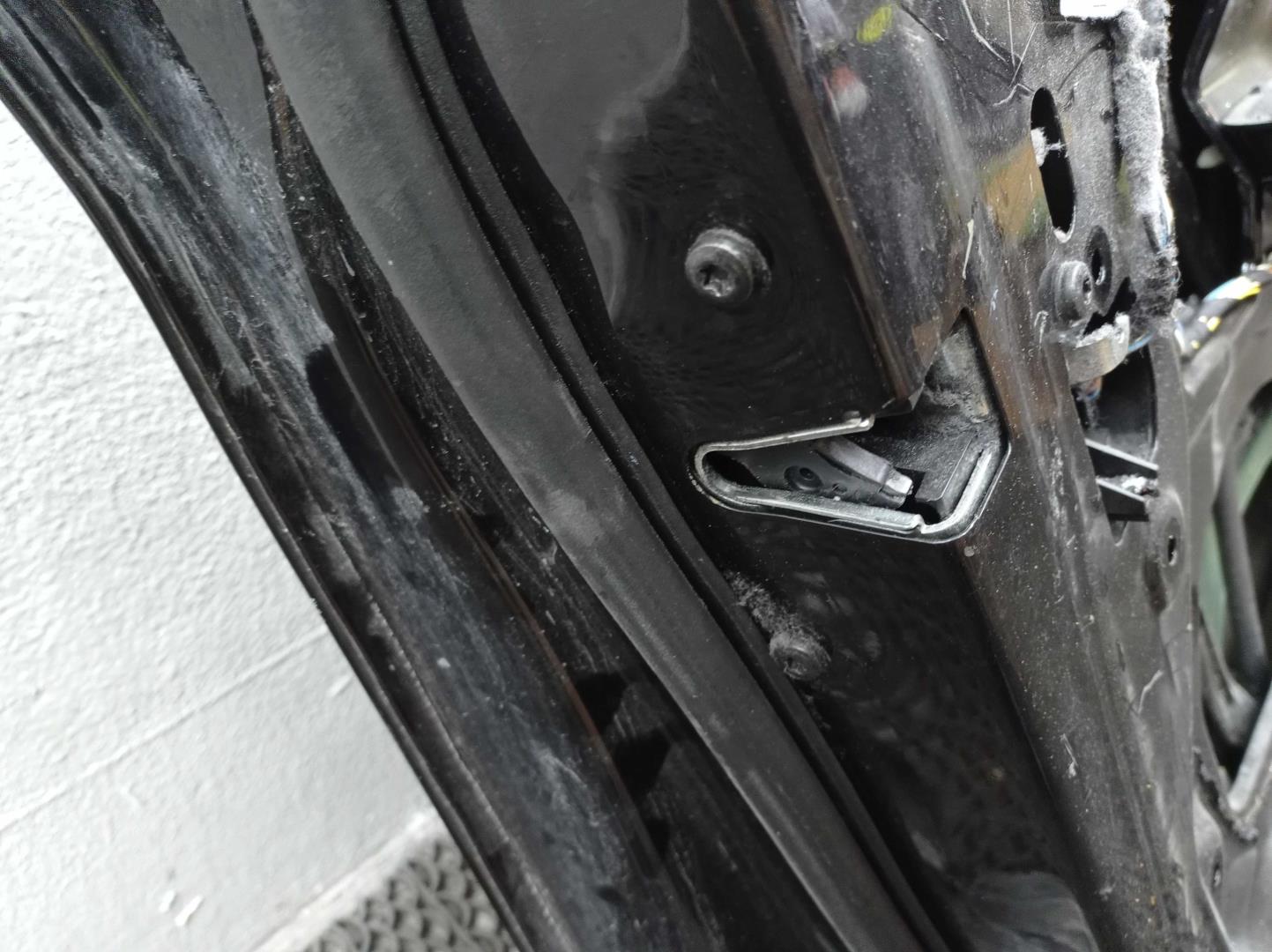 Дверь передняя левая