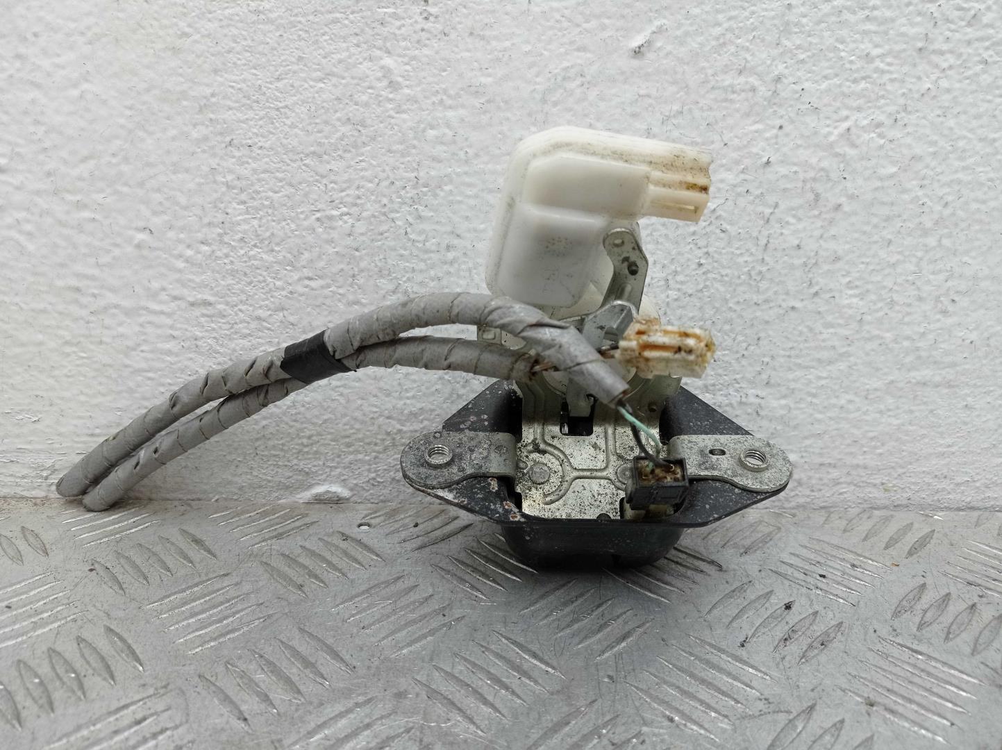 Замок багажника