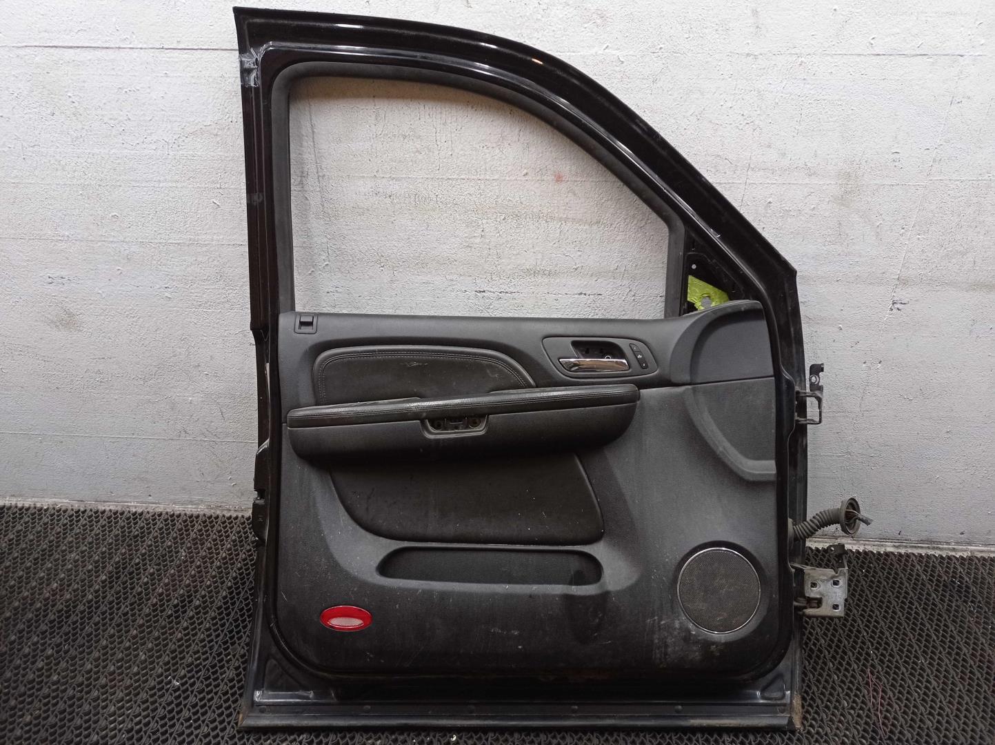 Замок двери передней левой