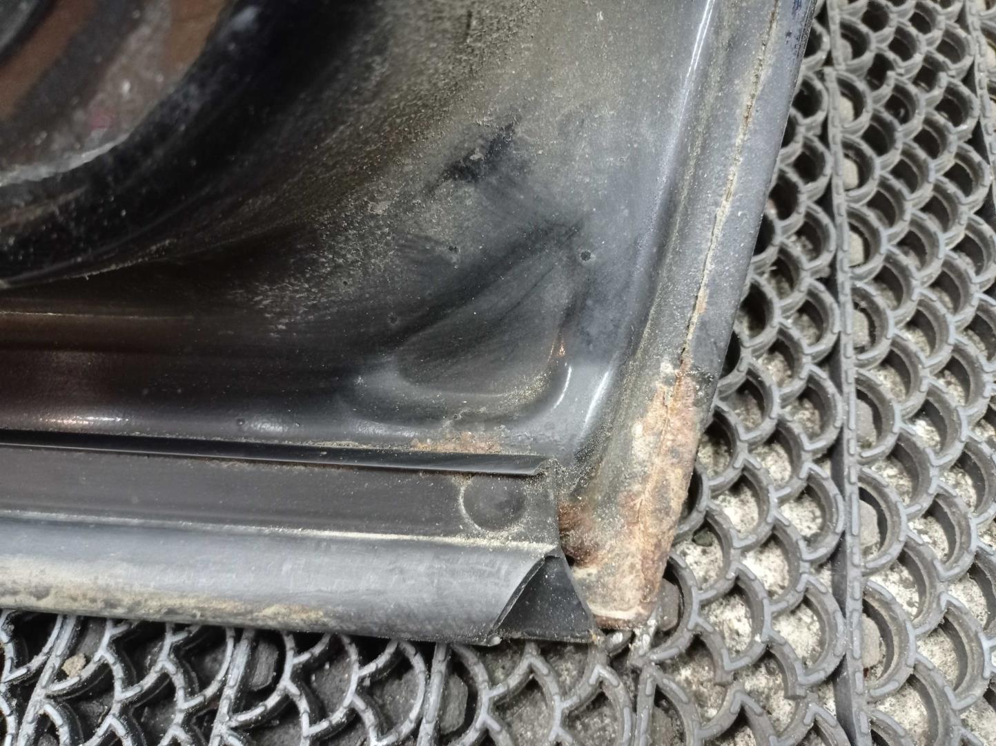 Замок двери передней левой