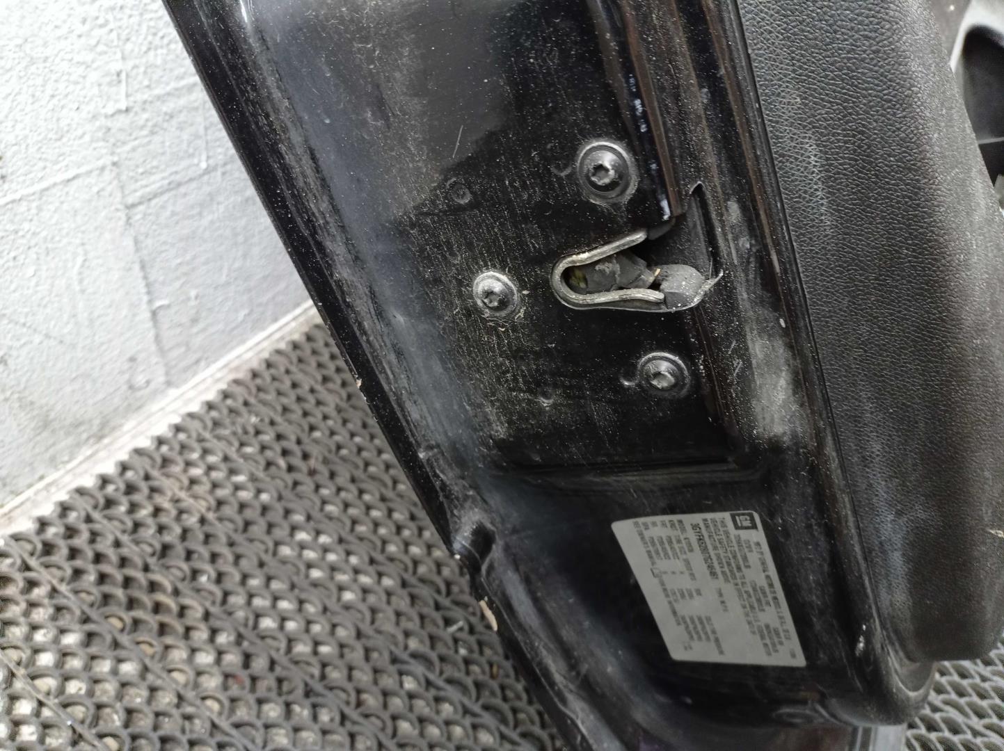 Замок двери передней левой