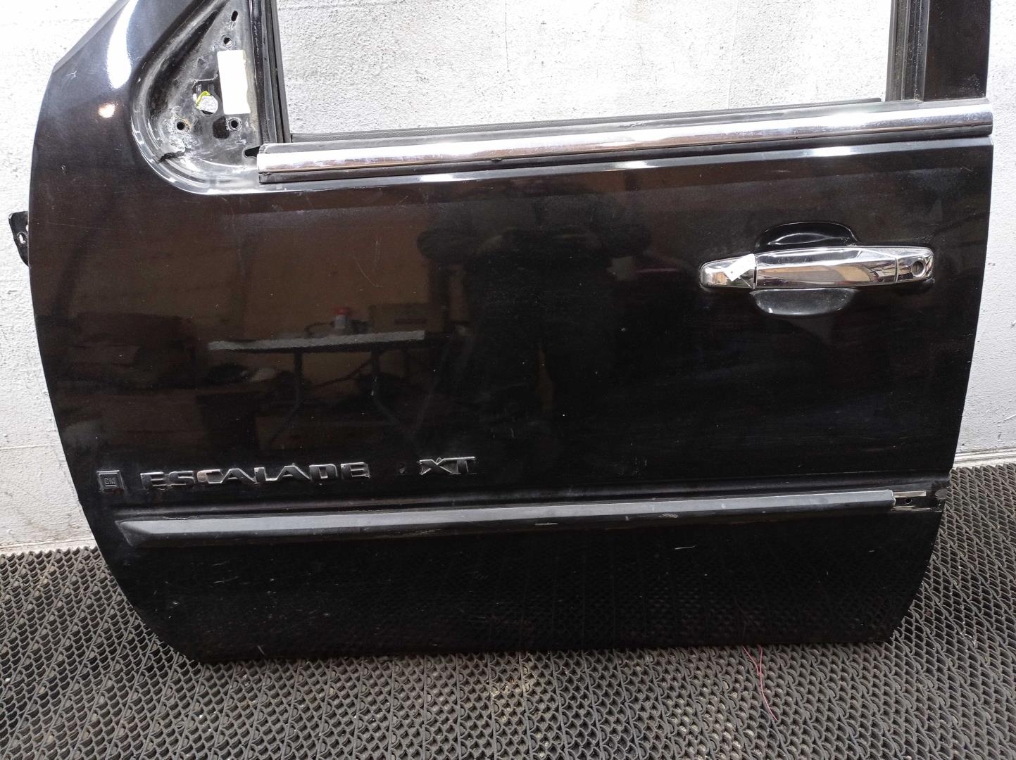 Замок двери передней левой