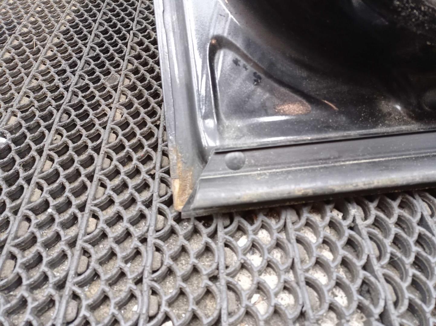 Замок двери передней левой