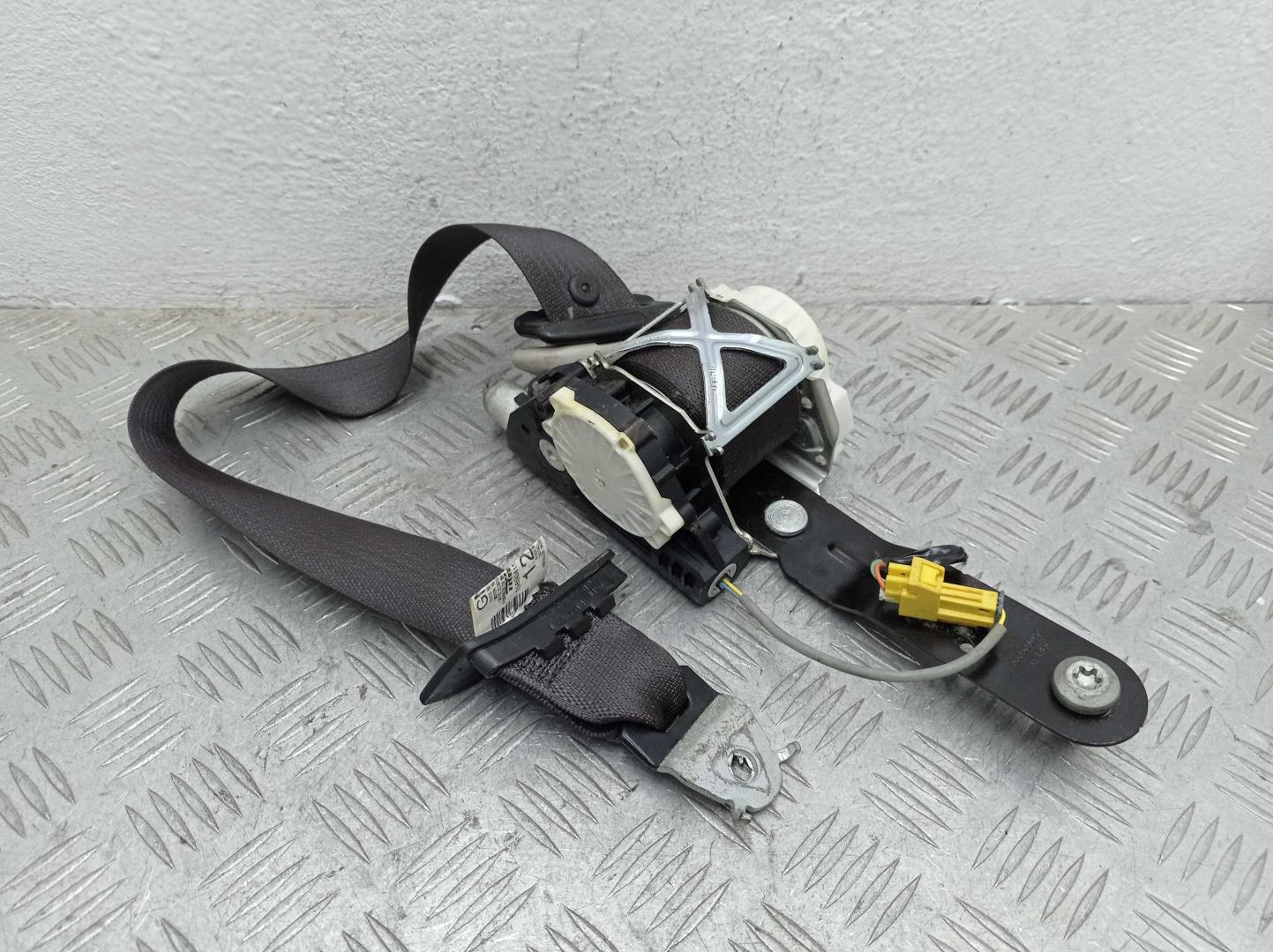 Ремень безопасности