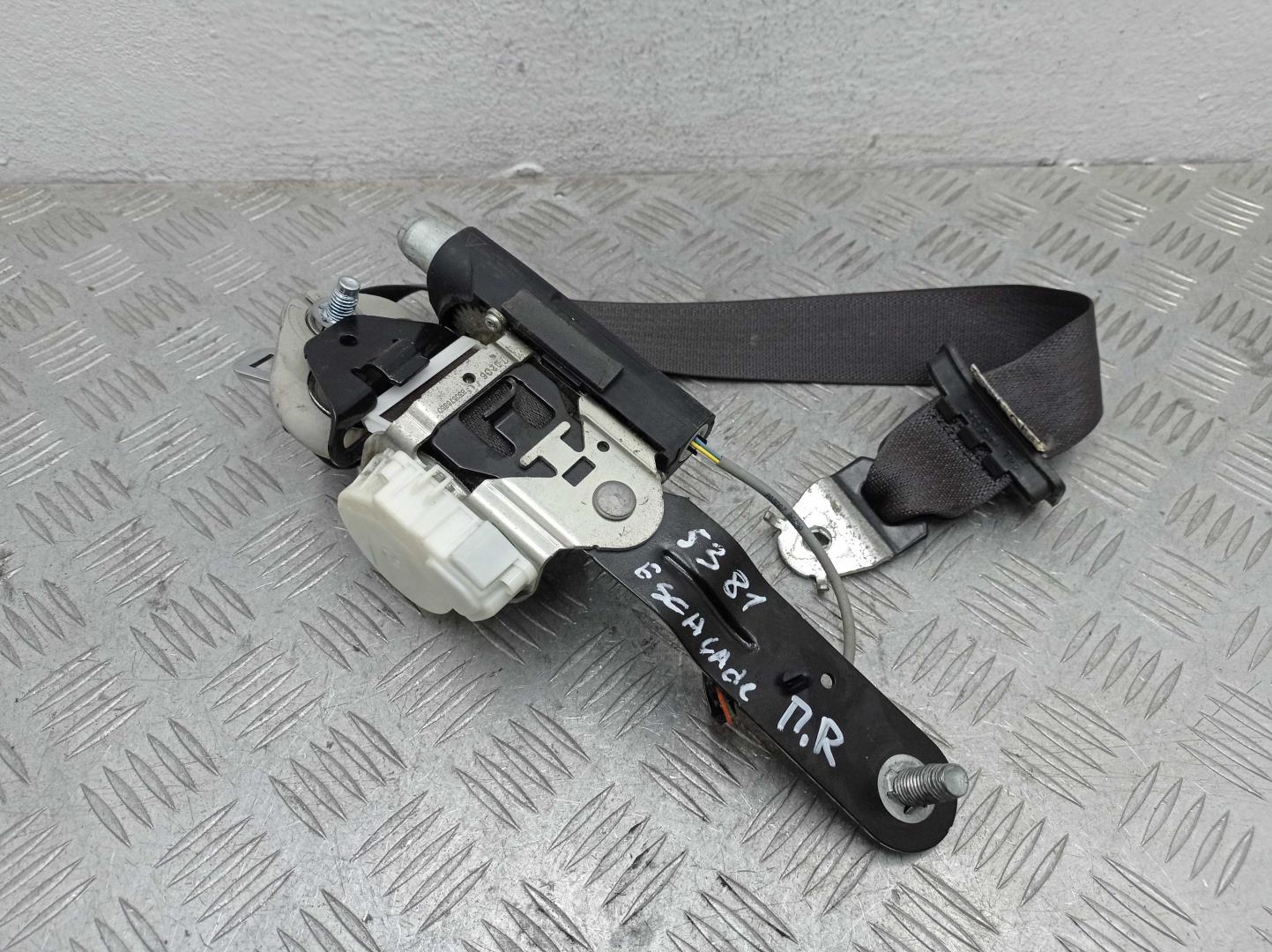 Ремень безопасности