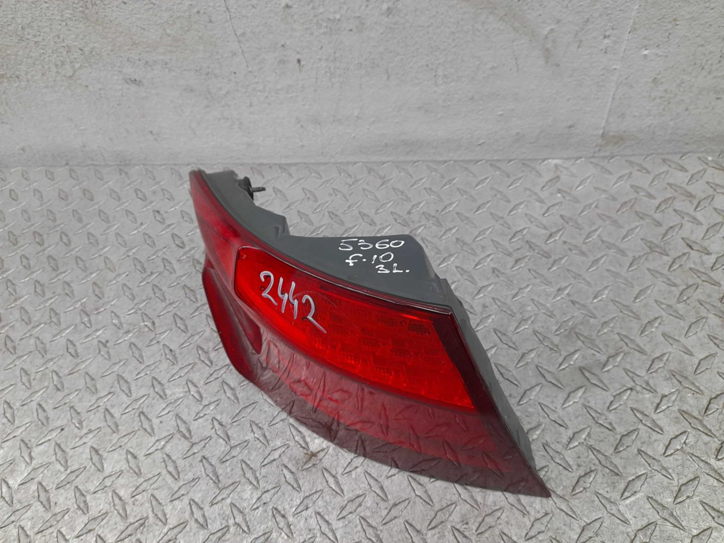 Фонарь задний наружный левый