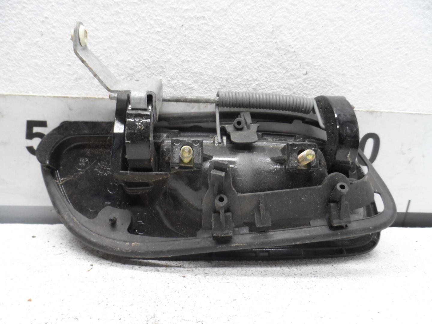 Ручка двери передней наружная левая