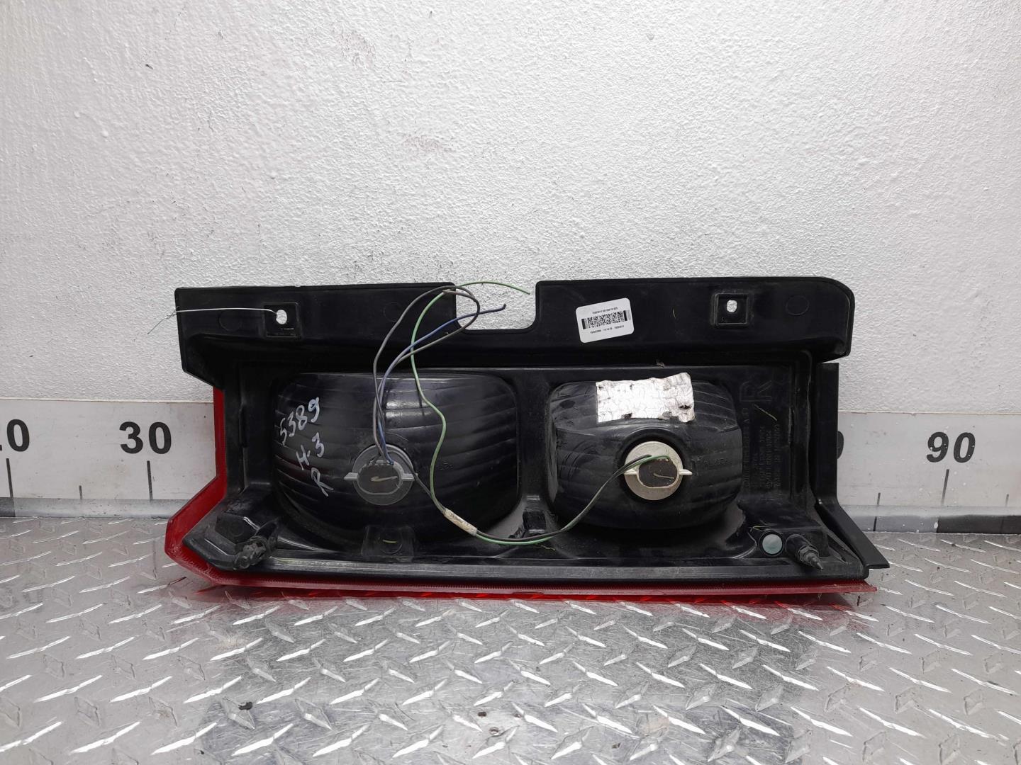 Фонарь задний наружный правый