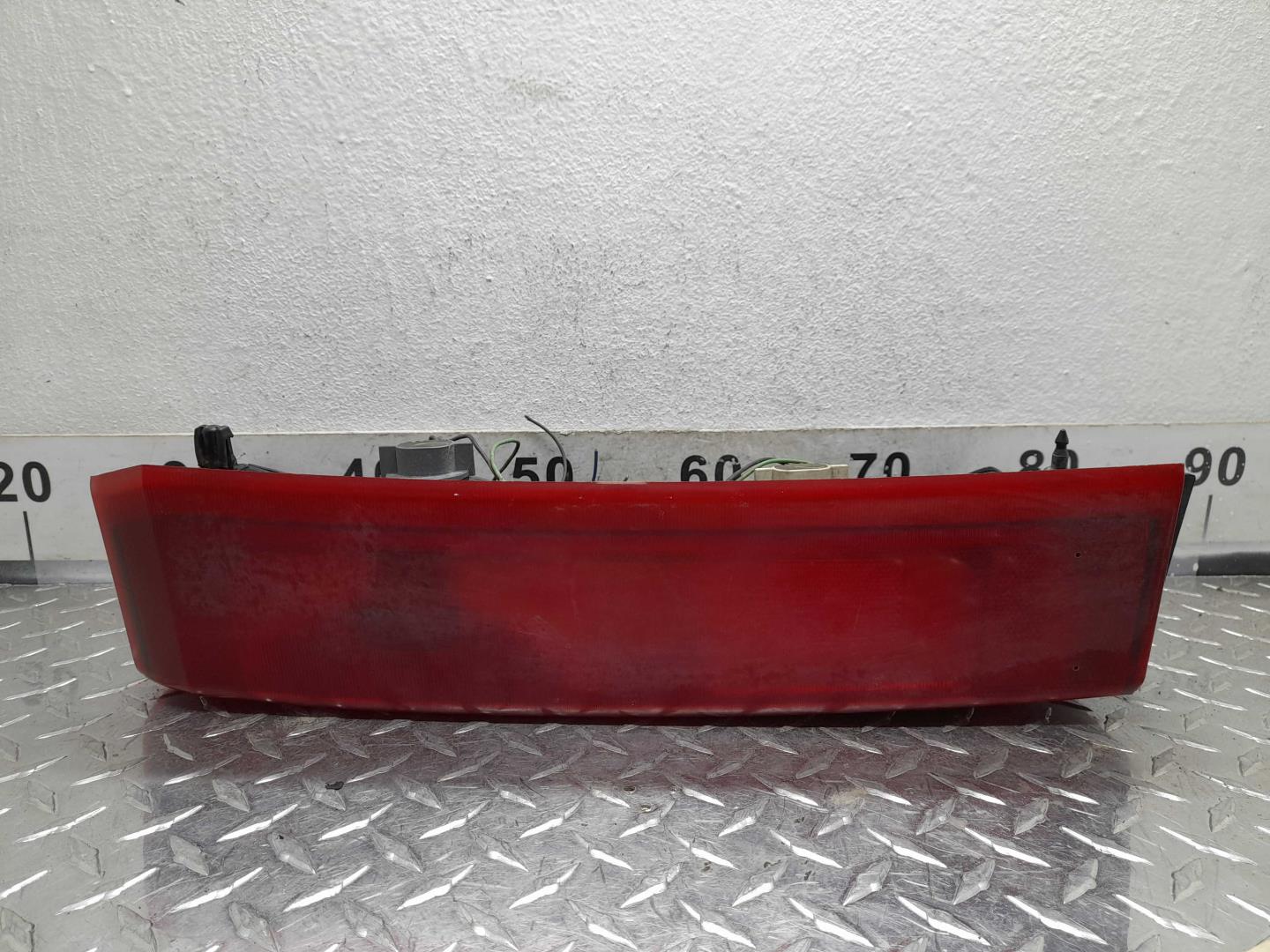 Фонарь задний наружный правый