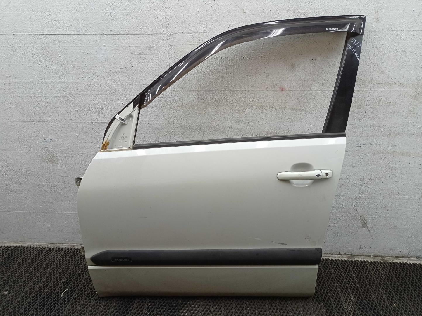 Стекло двери передней левой