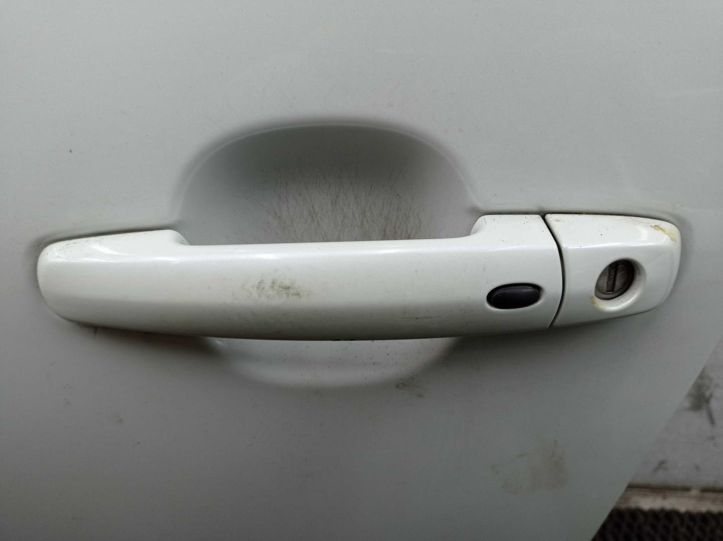 Стекло двери передней левой