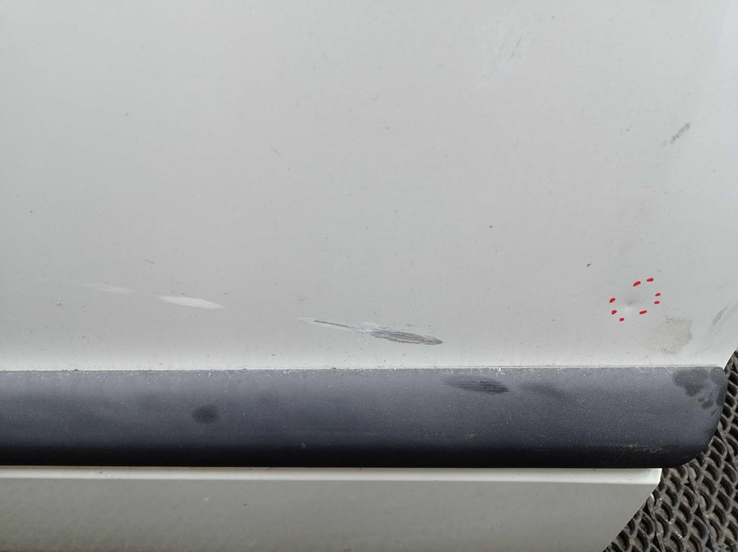 Стекло двери передней левой