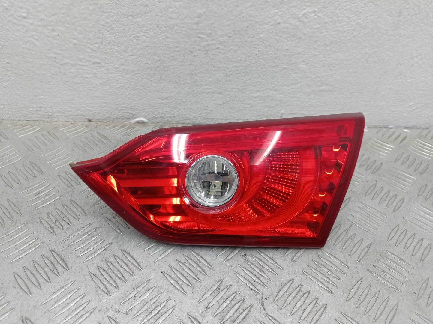 Фонарь задний внутренний правый