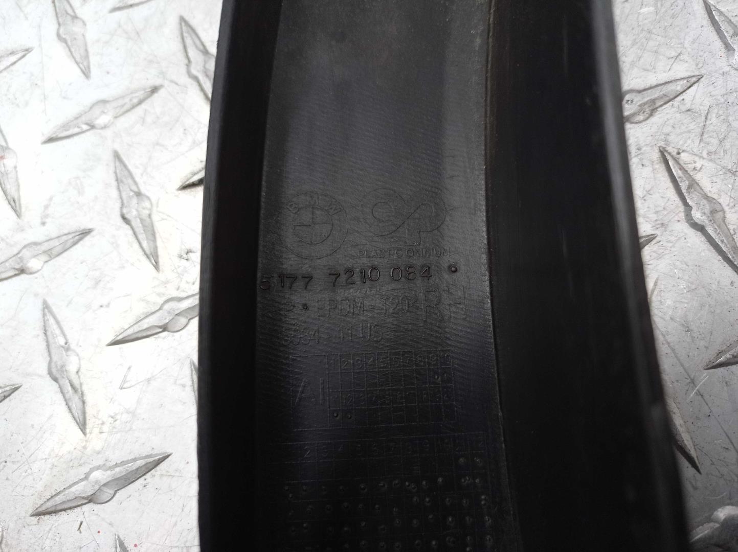 Накладка заднего крыла правого