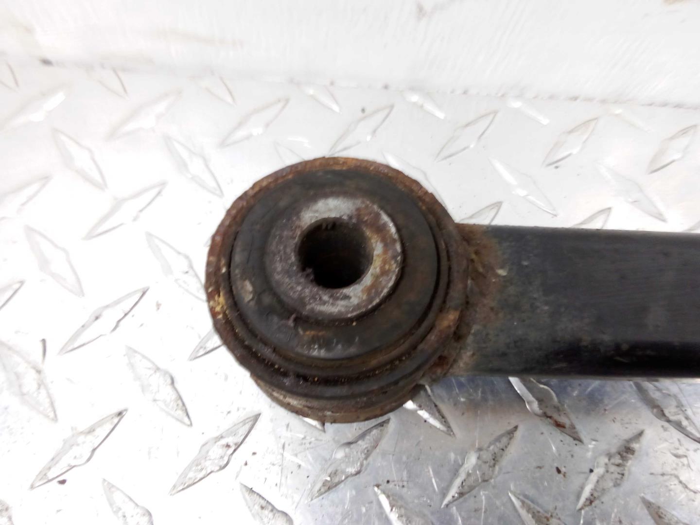 Рычаг задний левый