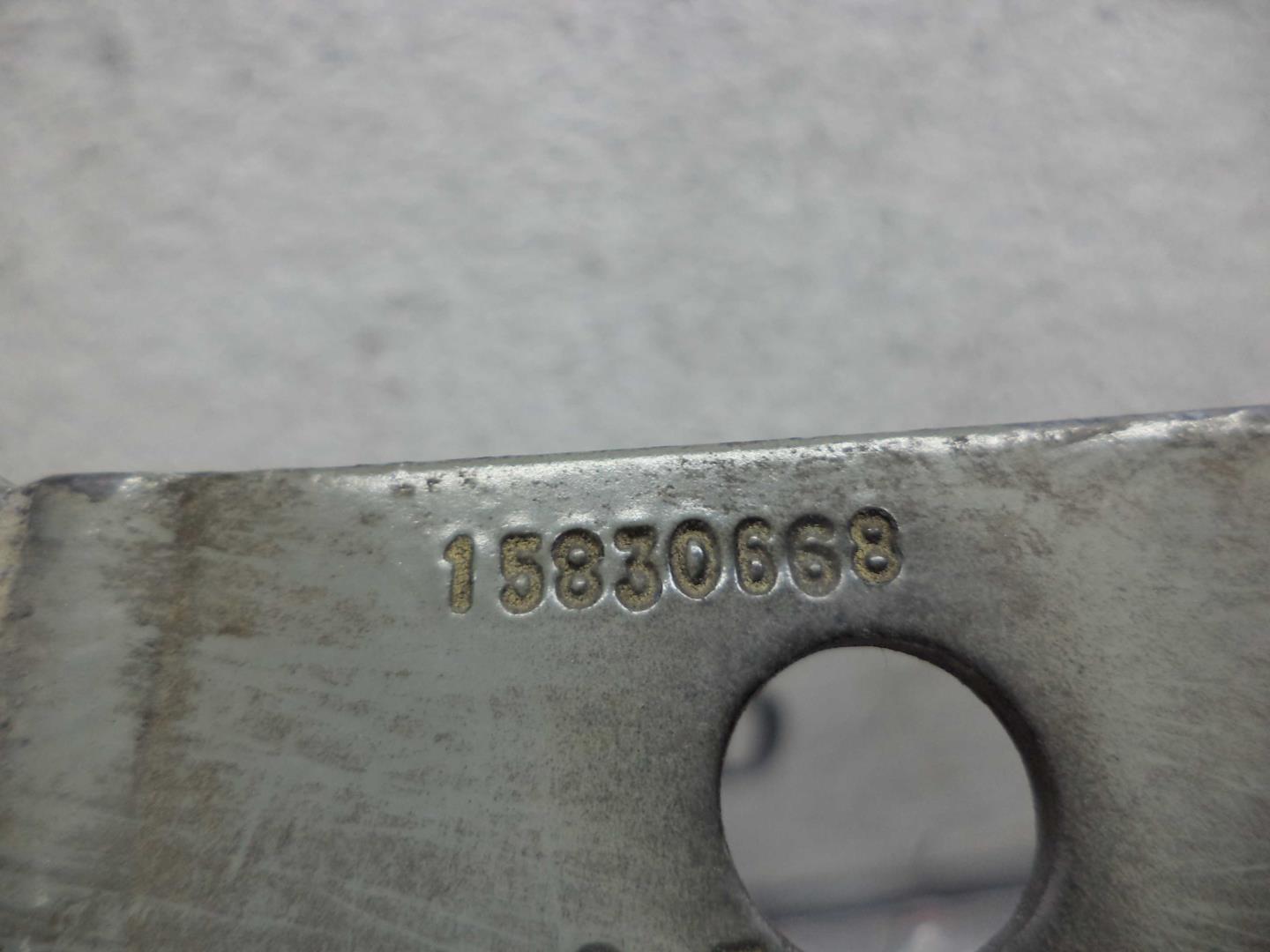 Петля капота правая