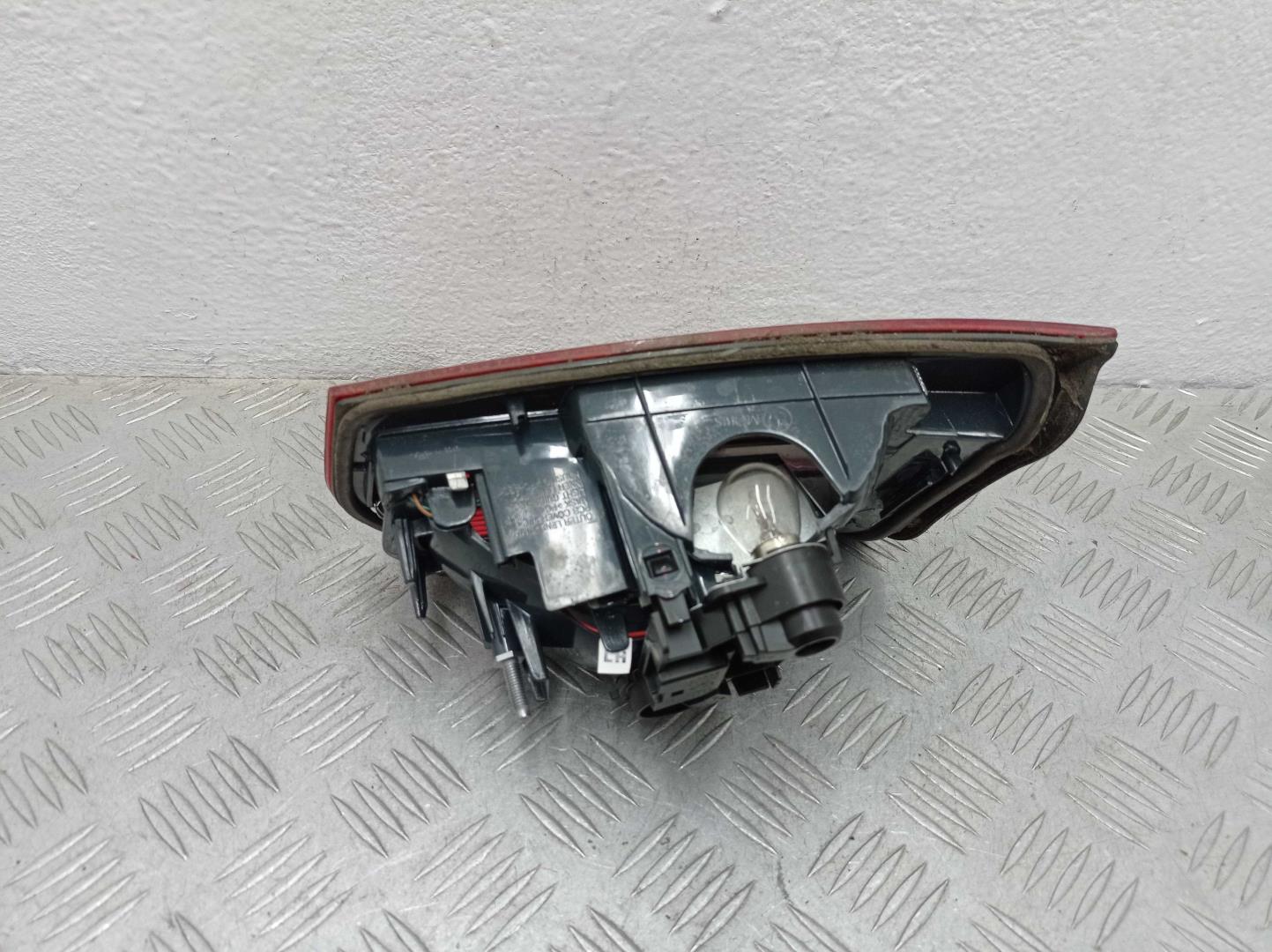 Фонарь задний внутренний левый