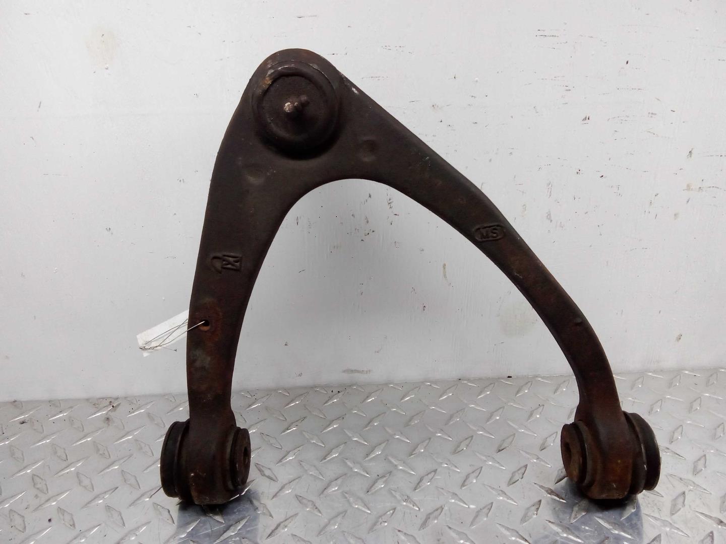 Рычаг передний верхний левый