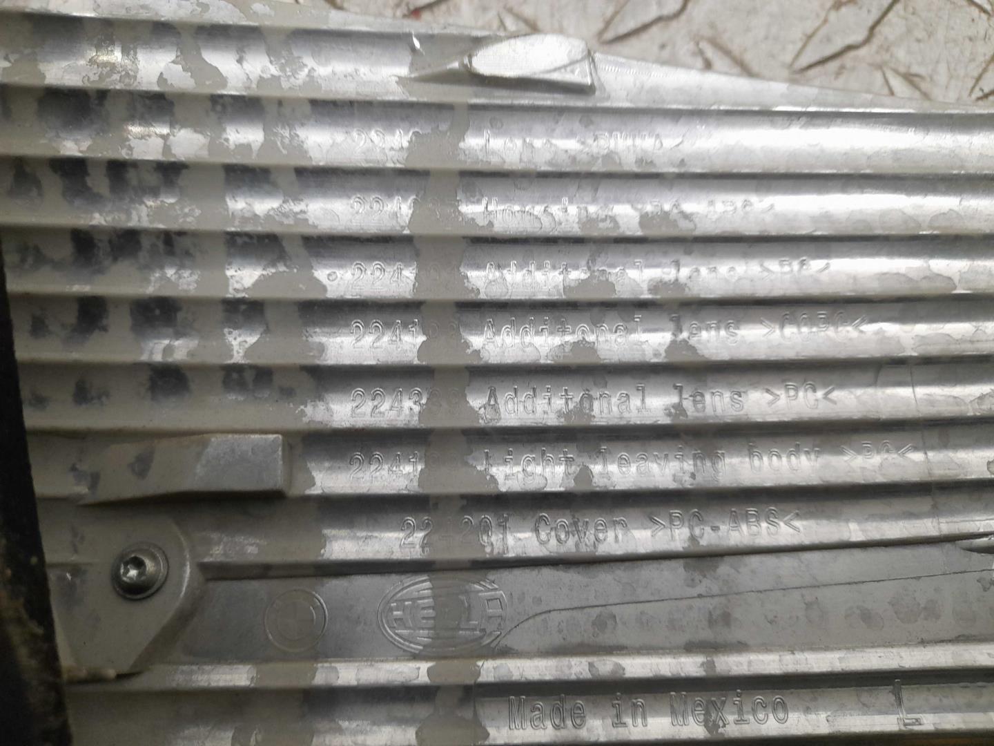 Фонарь задний наружный левый