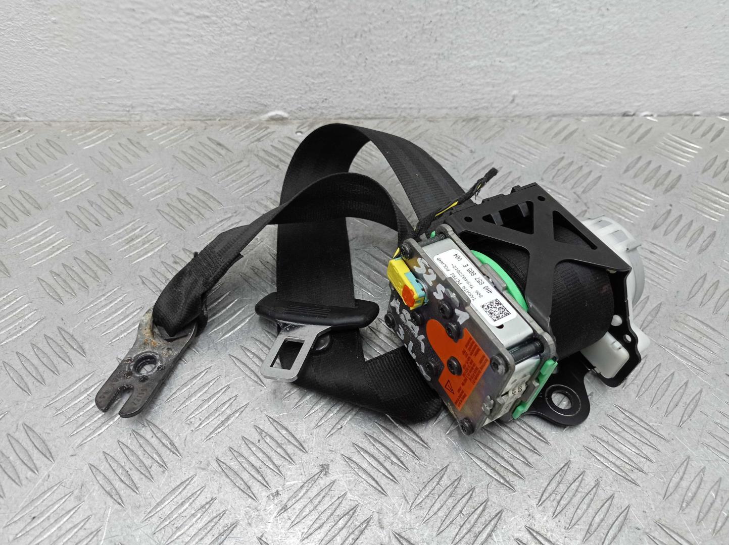 Ремень безопасности