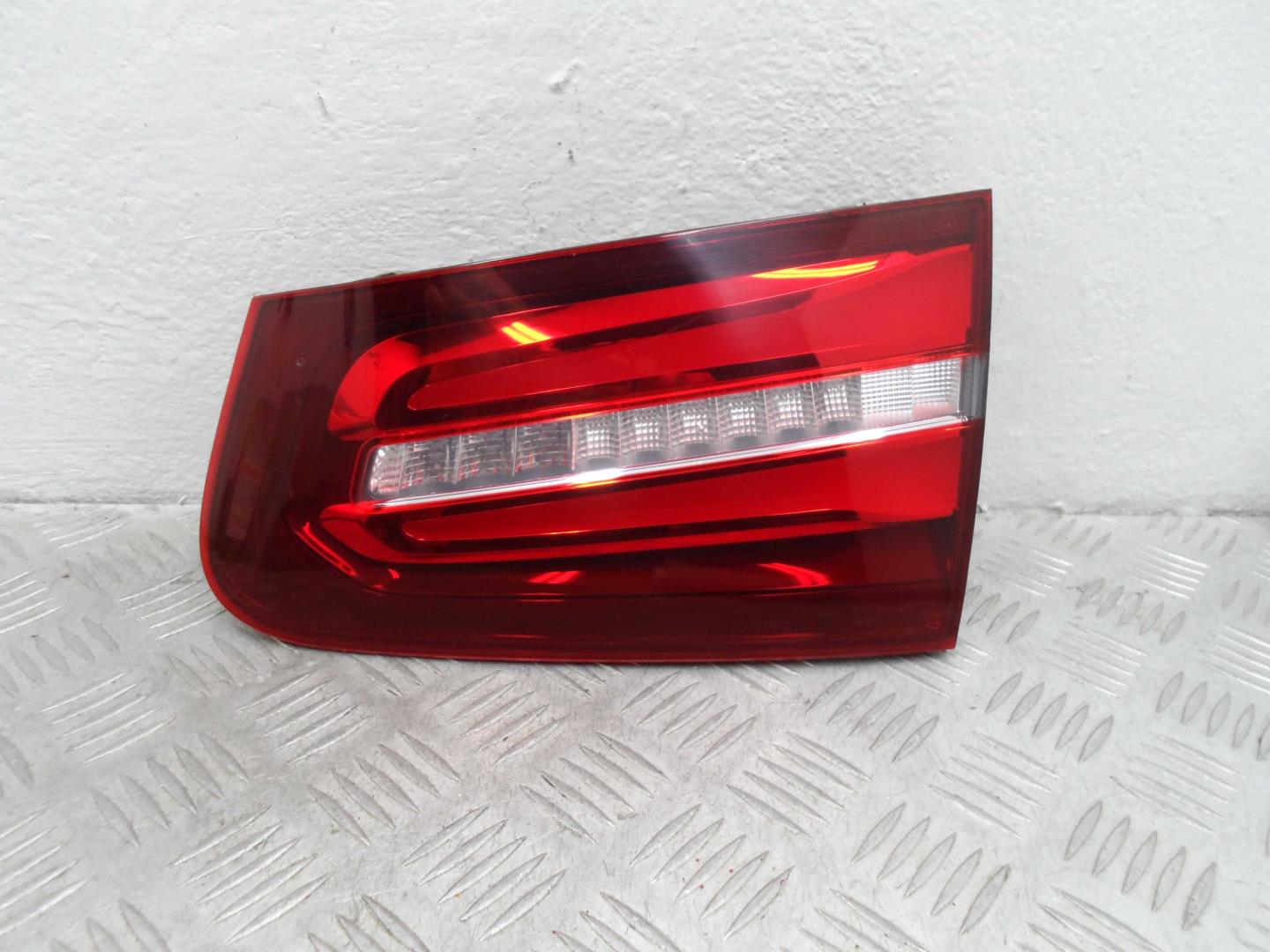 Фонарь задний внутренний правый