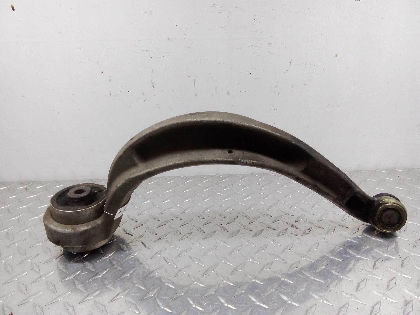 Рычаг передний нижний правый