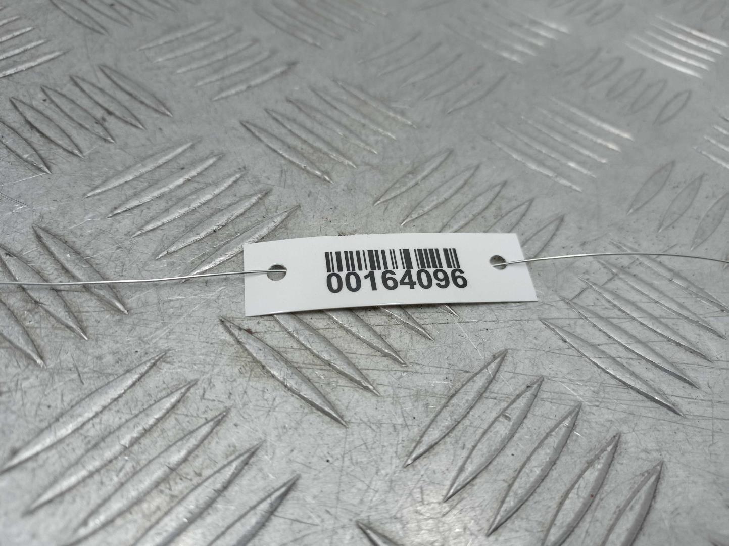 Замок капота