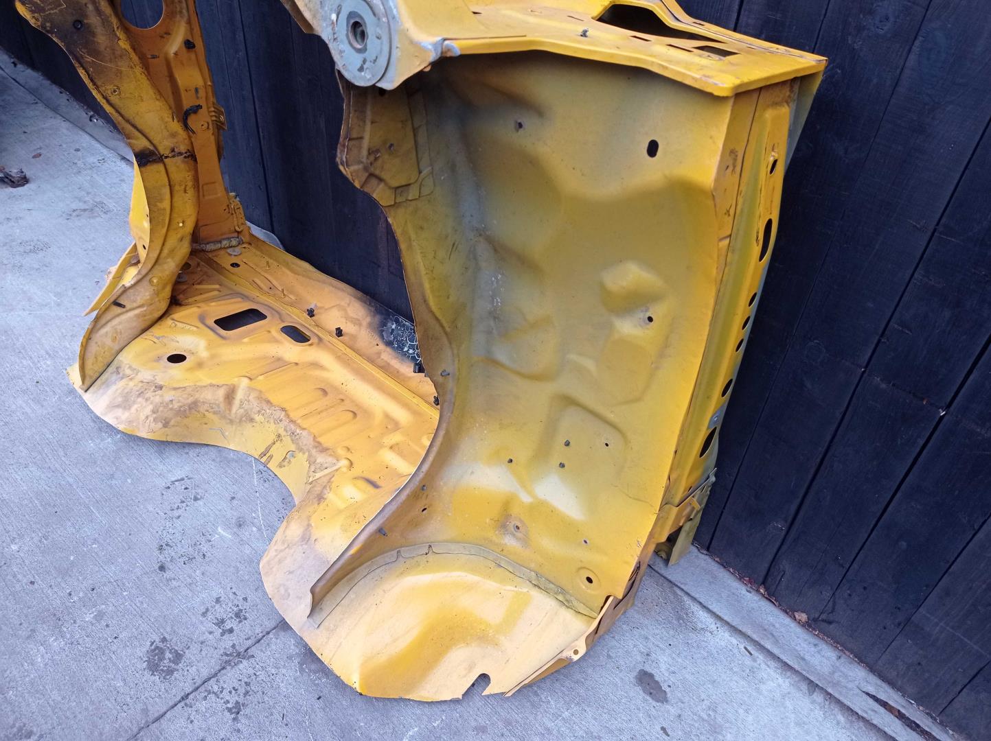 Кузовной элемент