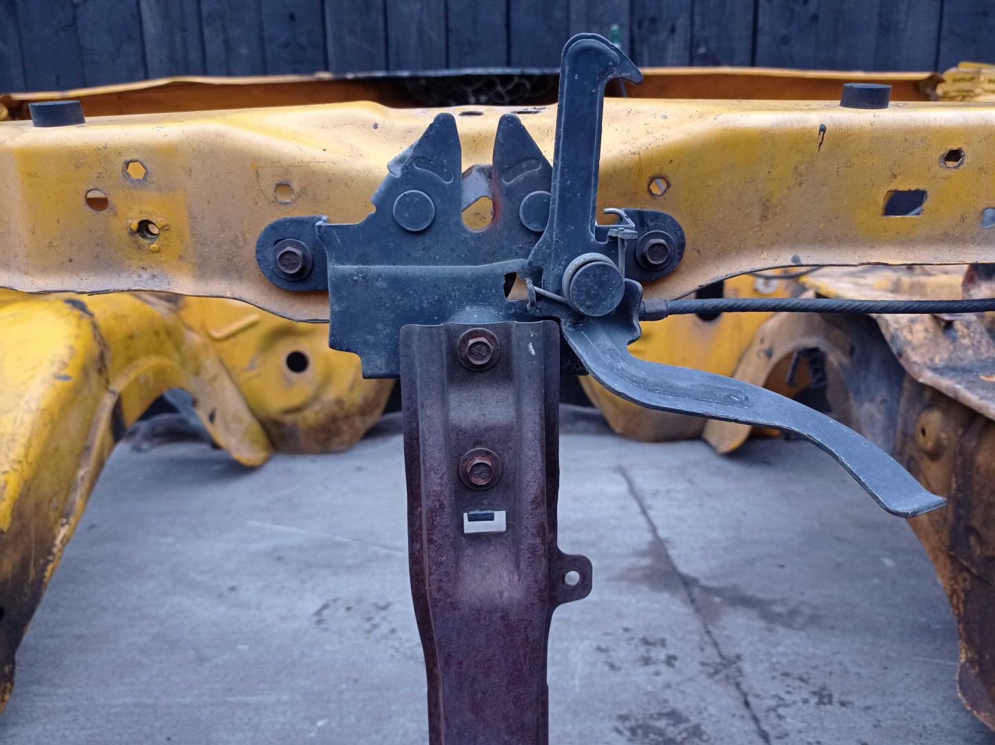 Кузовной элемент