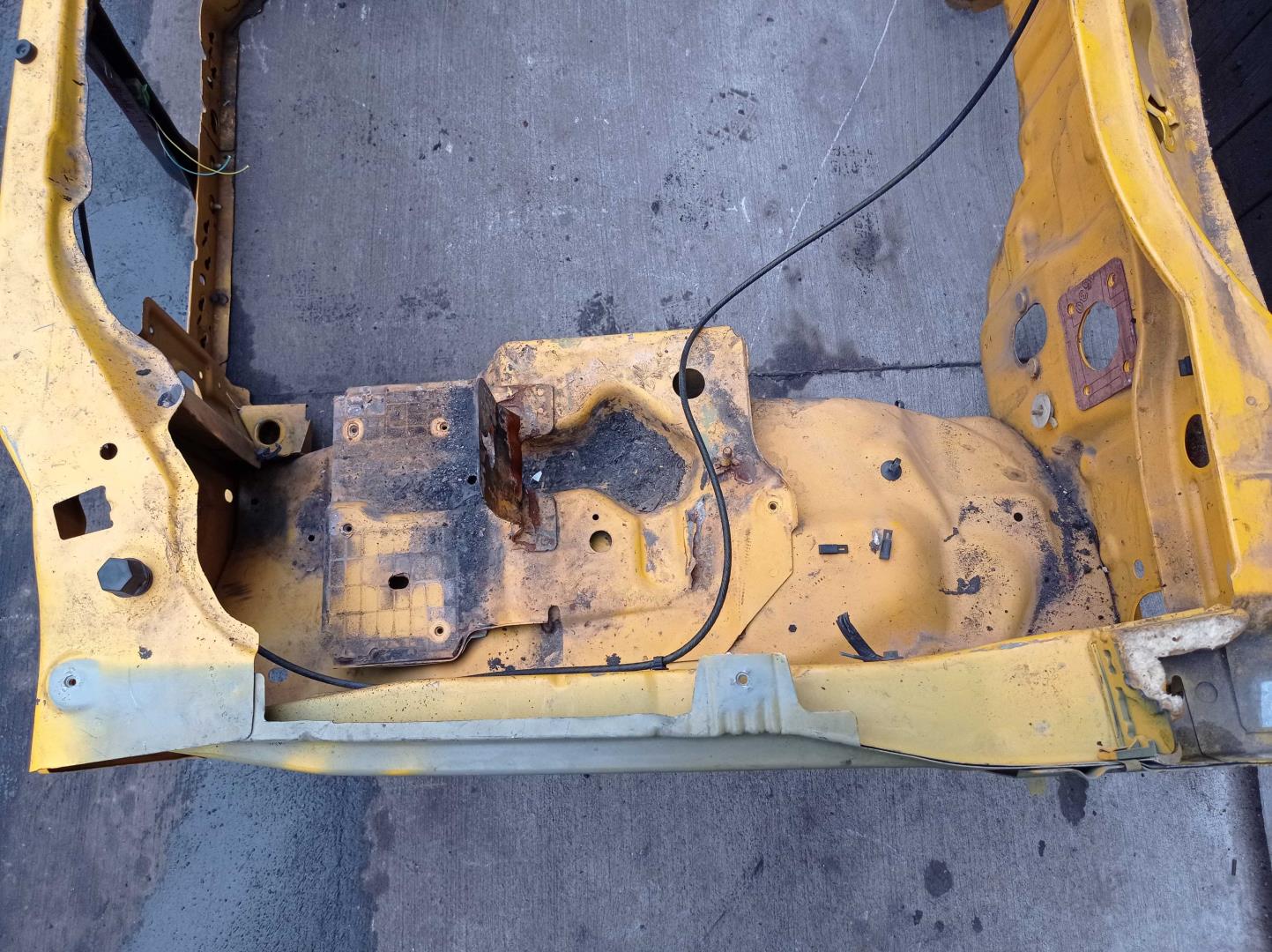 Кузовной элемент