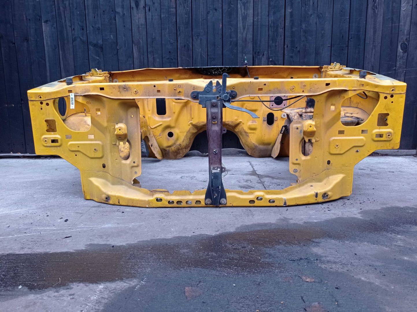 Кузовной элемент