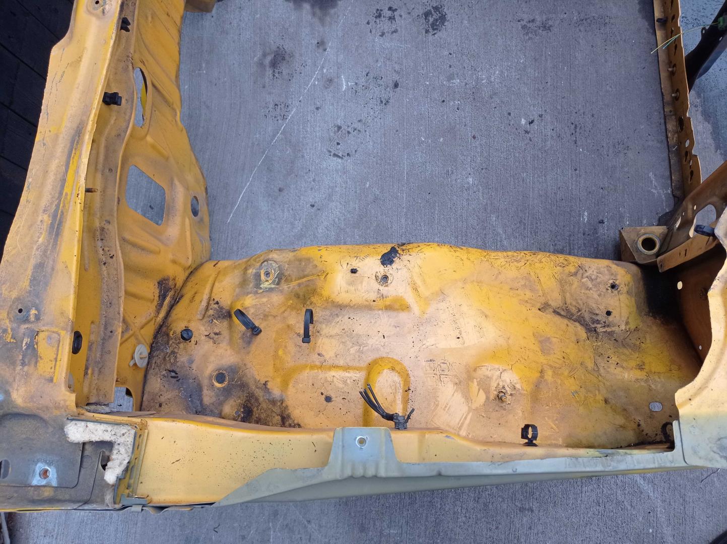 Кузовной элемент