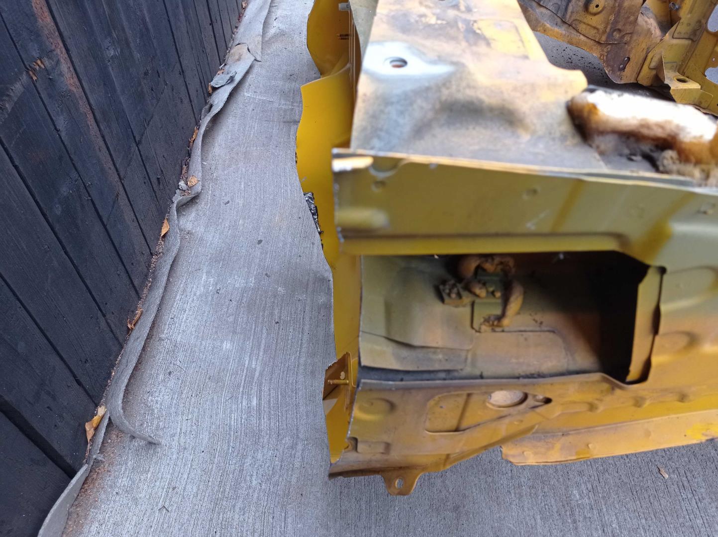 Кузовной элемент