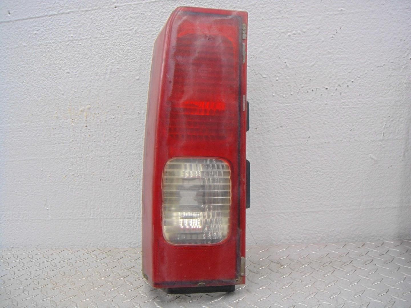 Фонарь задний наружный левый