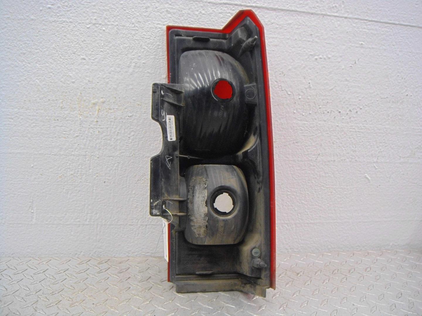 Фонарь задний наружный левый