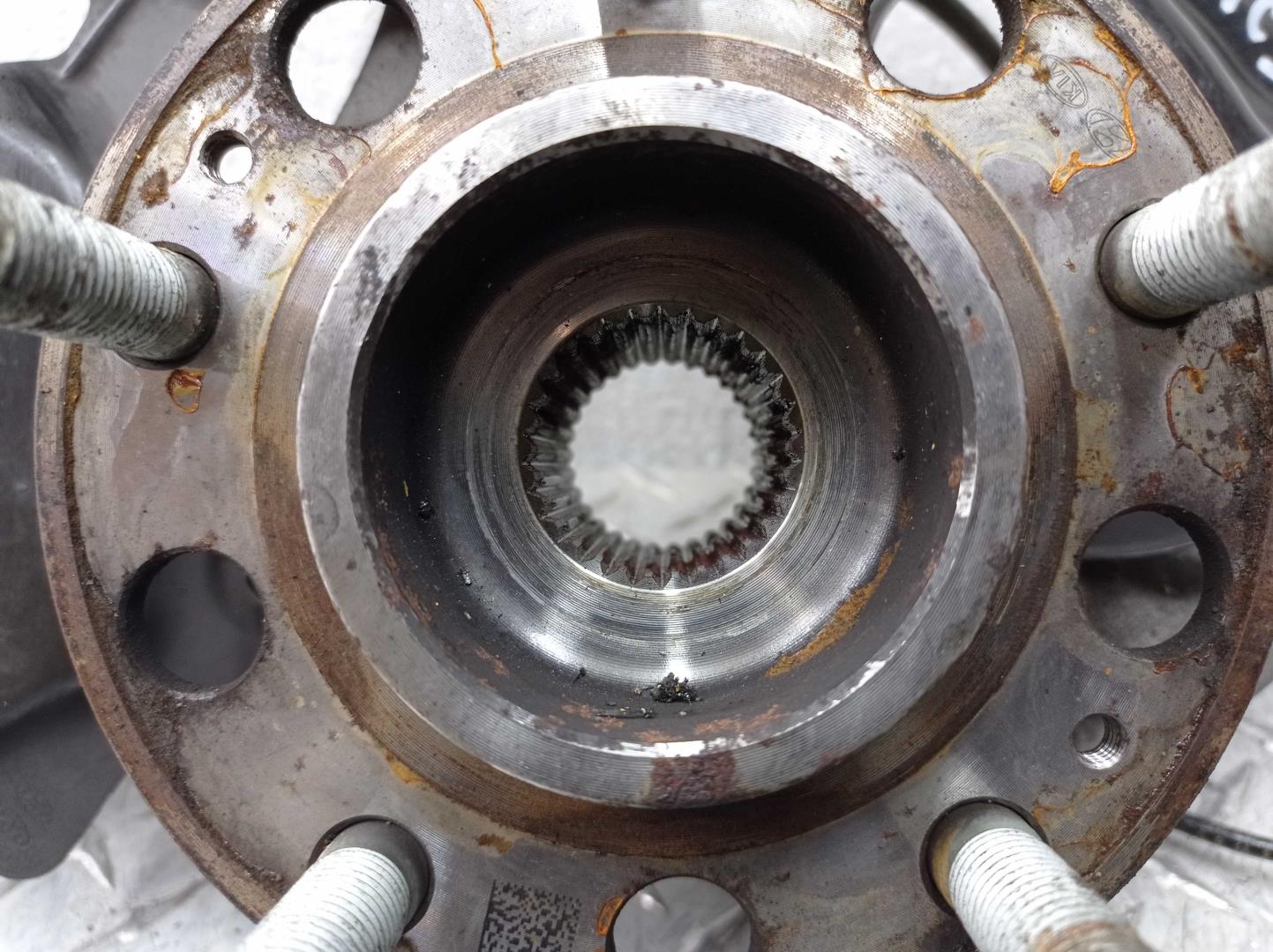 Кулак поворотный передний правый