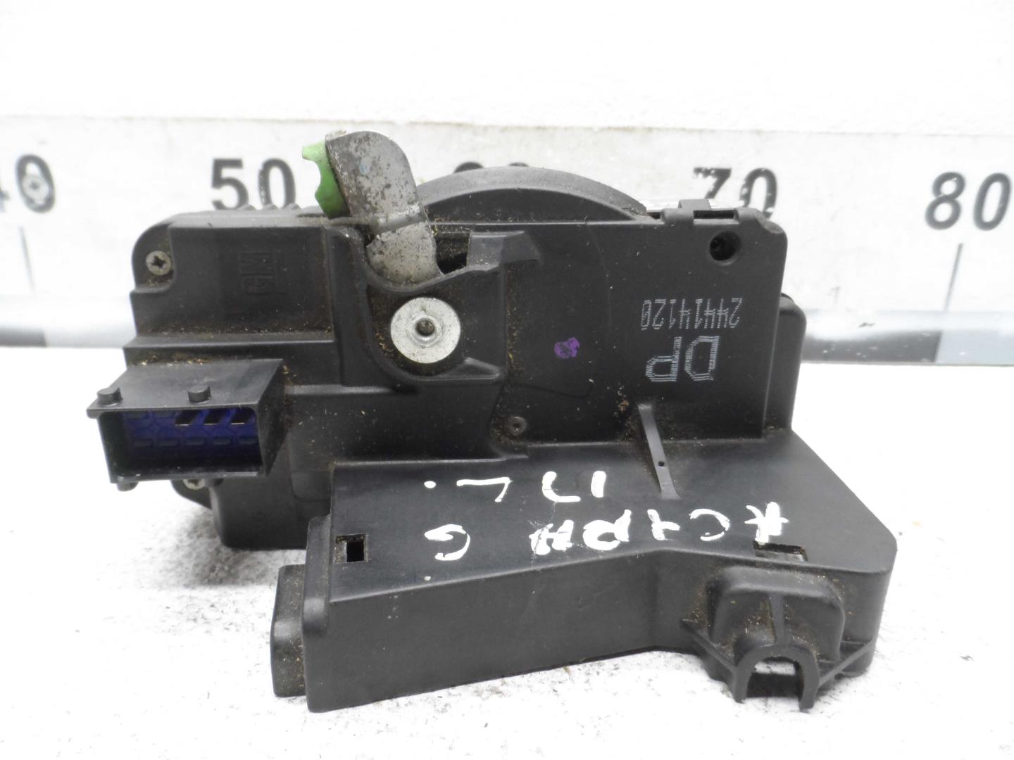 Замок двери передней левой