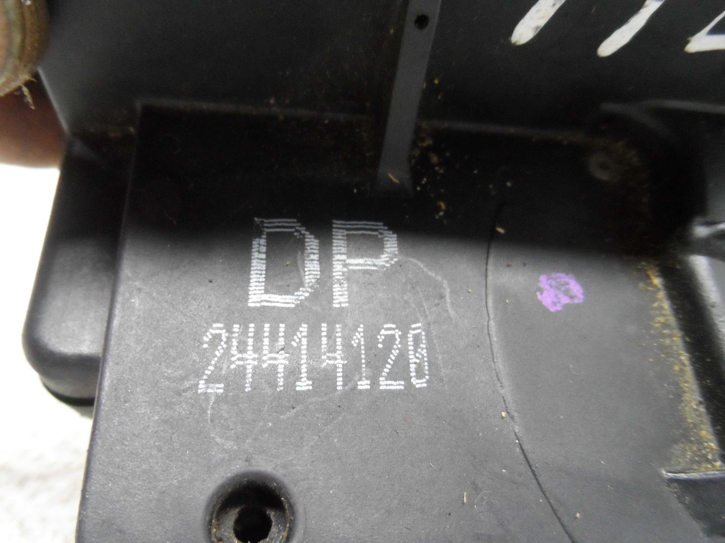 Замок двери передней левой