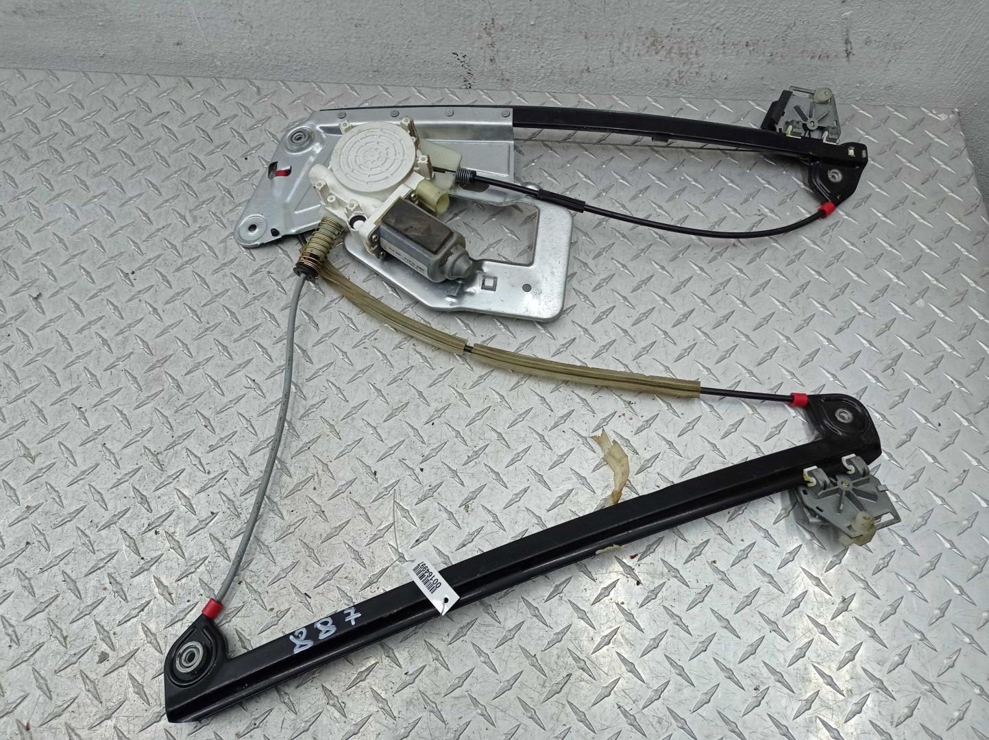 Стеклоподъемник электр. передний правый