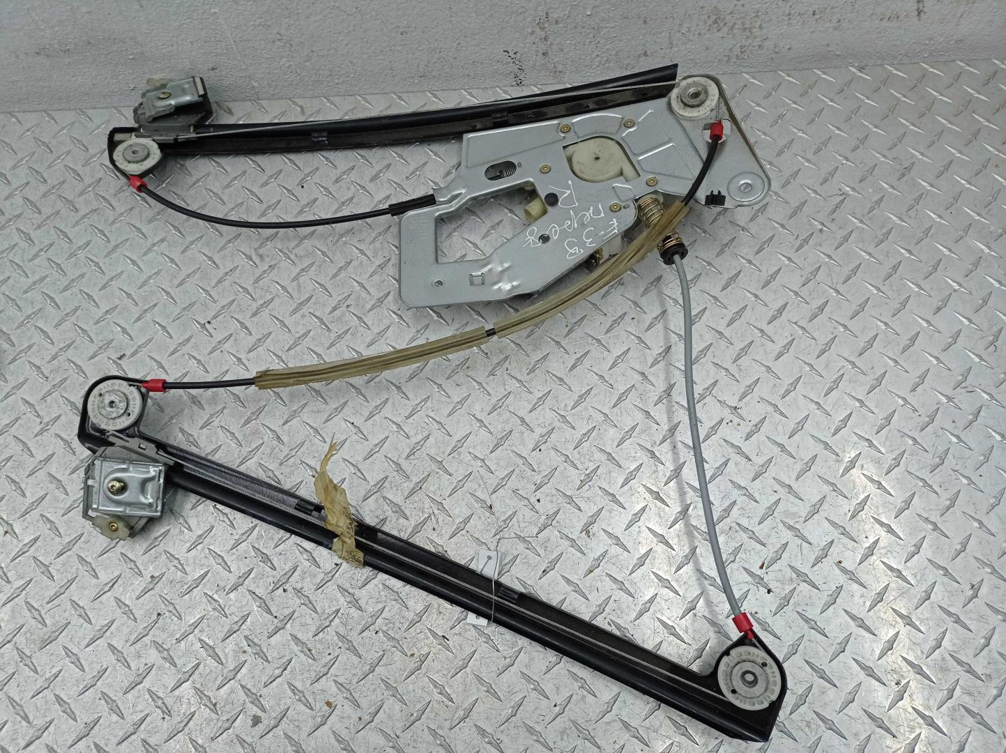 Стеклоподъемник электр. передний правый