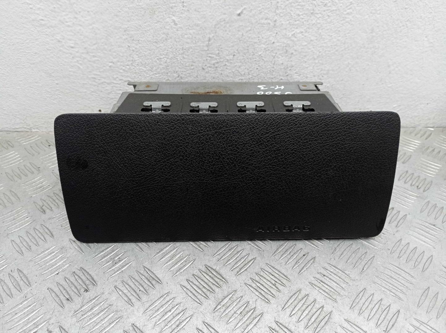 Подушка безопасности пассажирская (в торпедо)