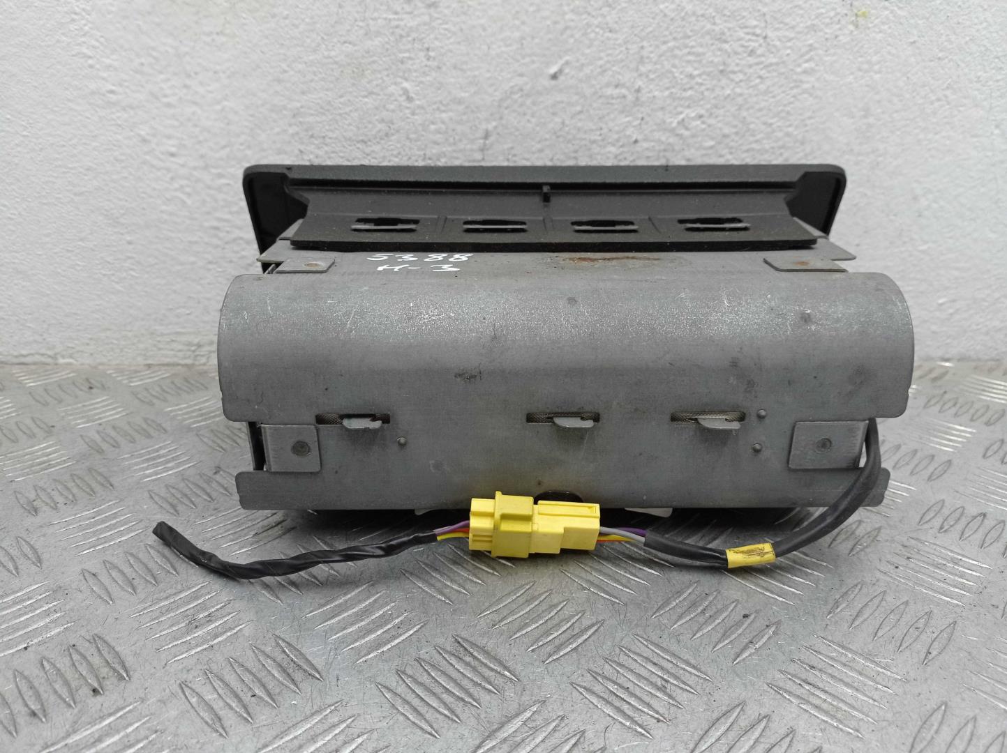 Подушка безопасности пассажирская (в торпедо)