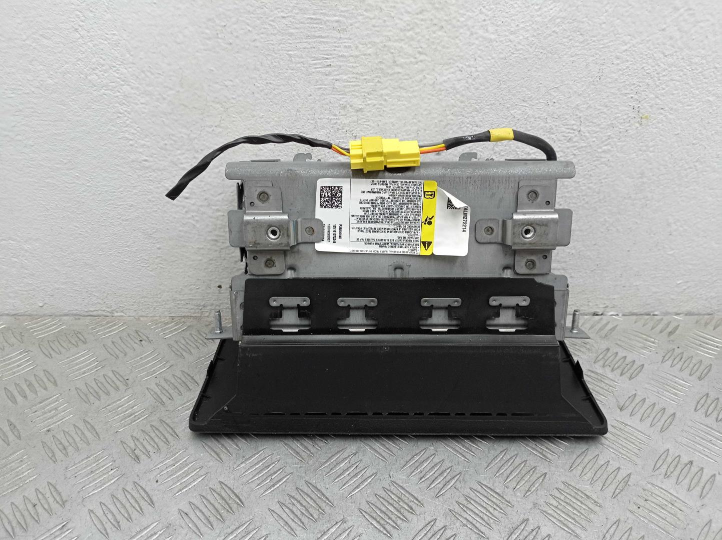 Подушка безопасности пассажирская (в торпедо)