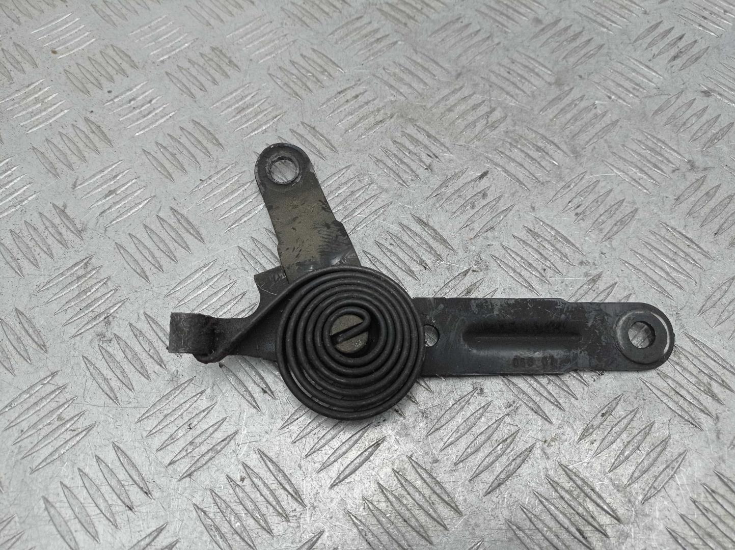 Петля капота левая