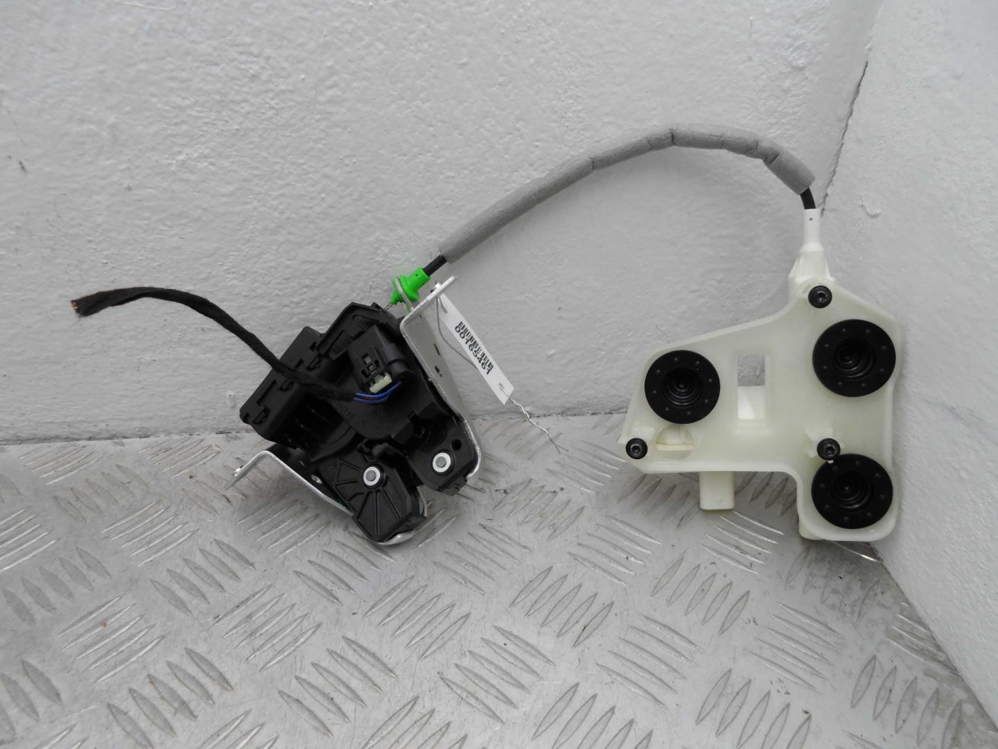 Замок багажника